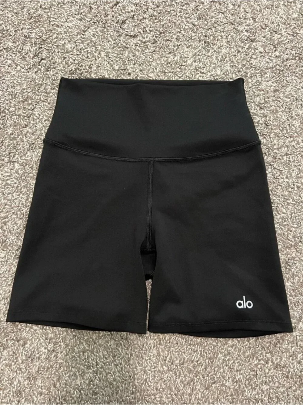 NWT Alo Yoga AIRLIFT ENERGY SHORT